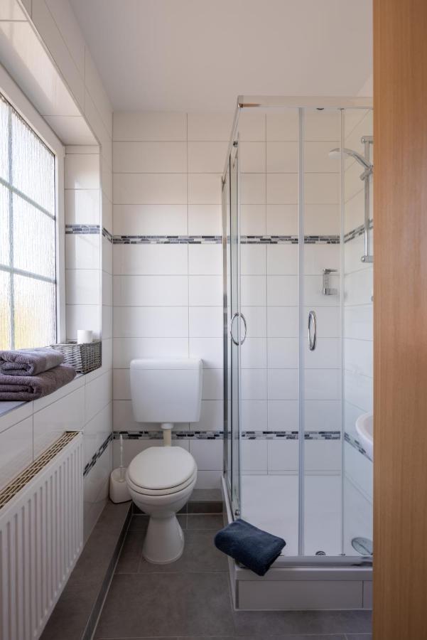 Gaestehaus Olympia Wilhelmshaven - Moderne Einzelzimmer Mit Eigenem Bad Fuer Monteure Schortens Luaran gambar